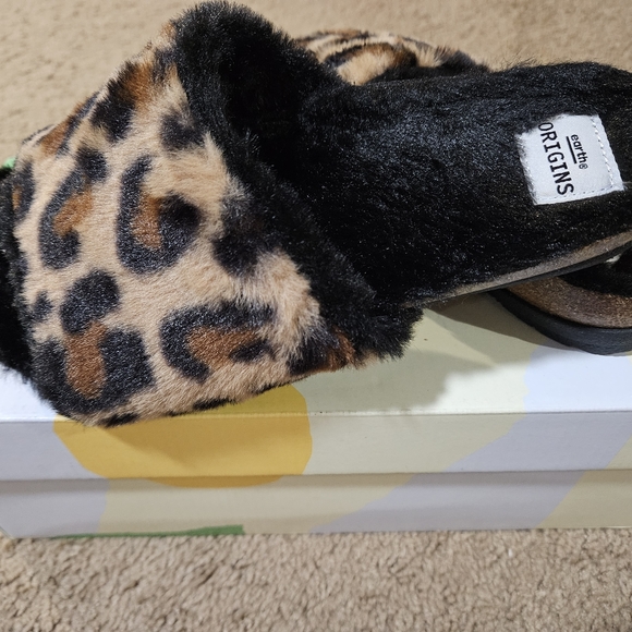 Slippers - Picture 3 of 7